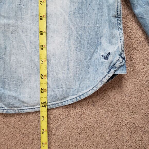 American Eagle Boyfriend Chambray Denim Button-Up Shirt Distressed Blue Size M/M - Picture 4 of 6